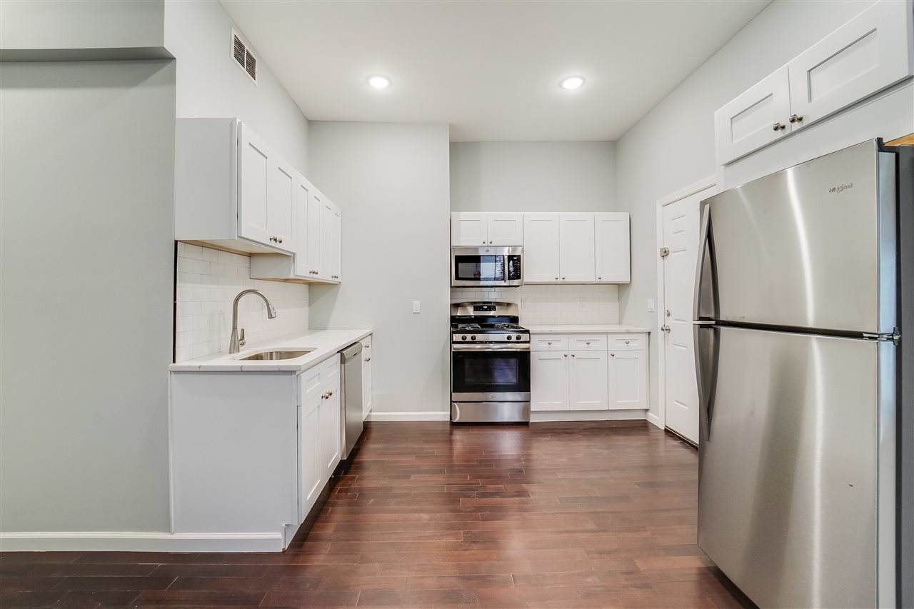 81 Clerk St - Photo 1