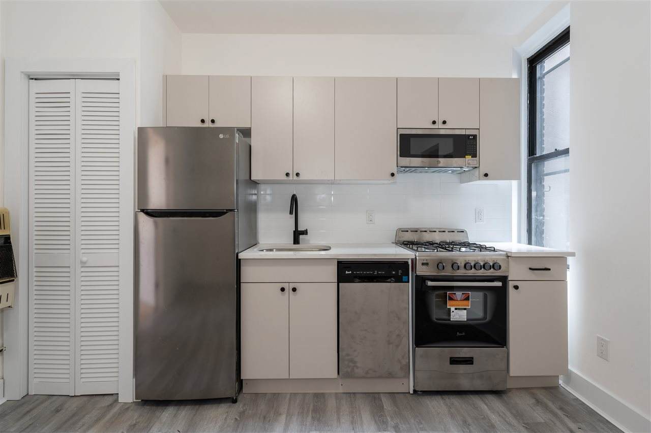335 Garden St - Photo 1