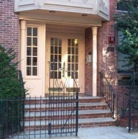 101 Willow Ave - Photo 1