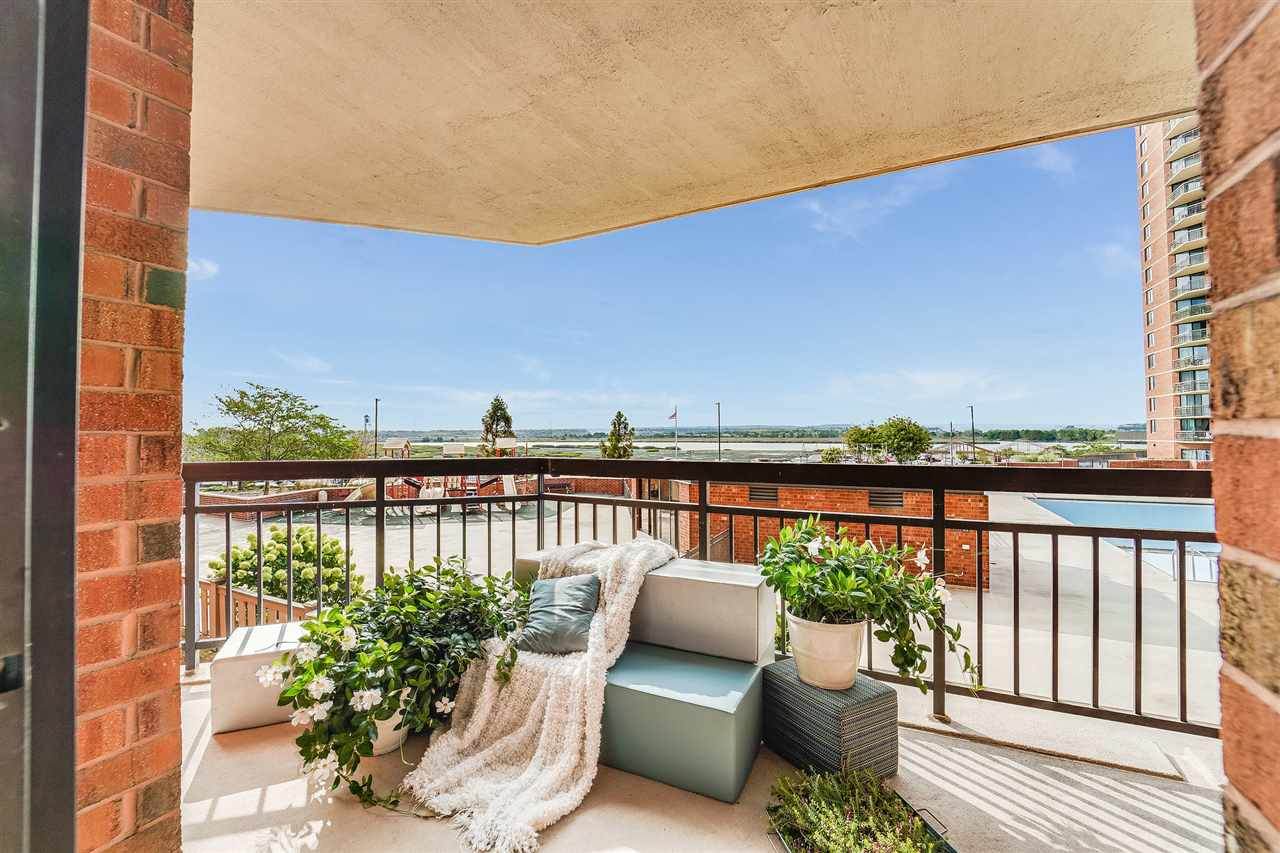 214 Harmon Cove Tower - Photo 1