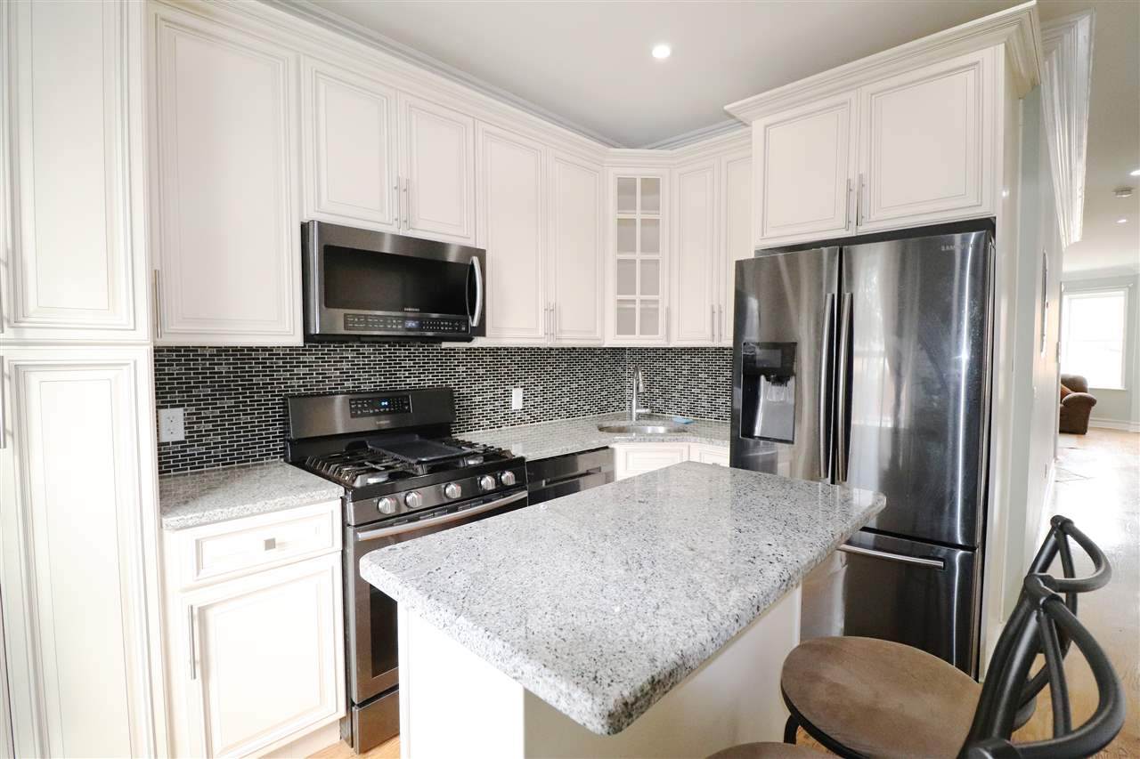 133 Zabriskie St - Photo 1