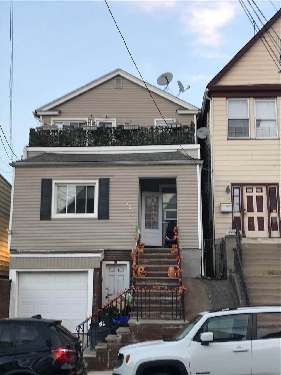 131 West 29Th St - Photo 1