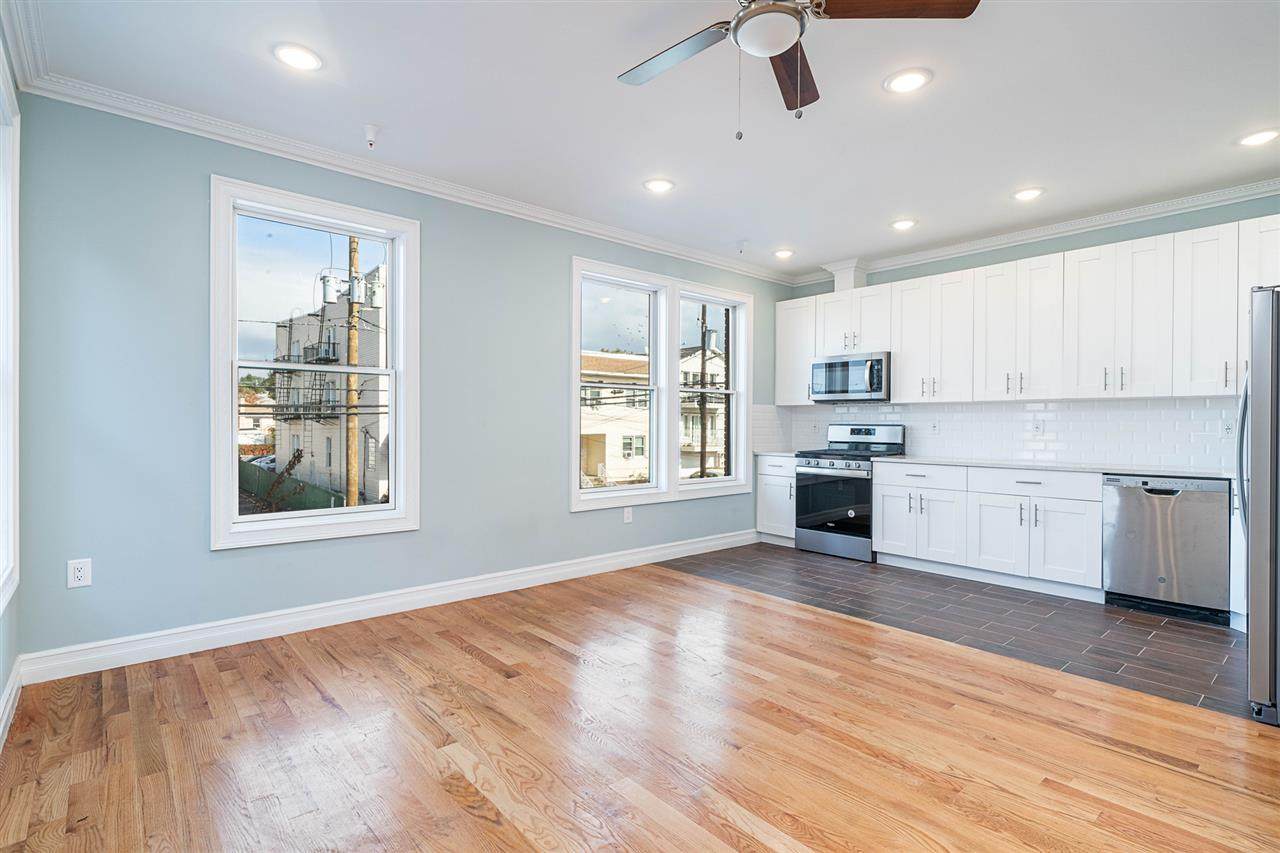 373 Danforth Ave - Photo 1