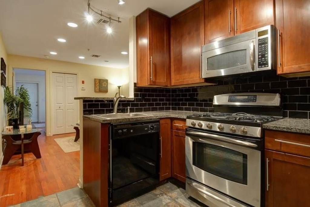 80 Madison St - Photo 1