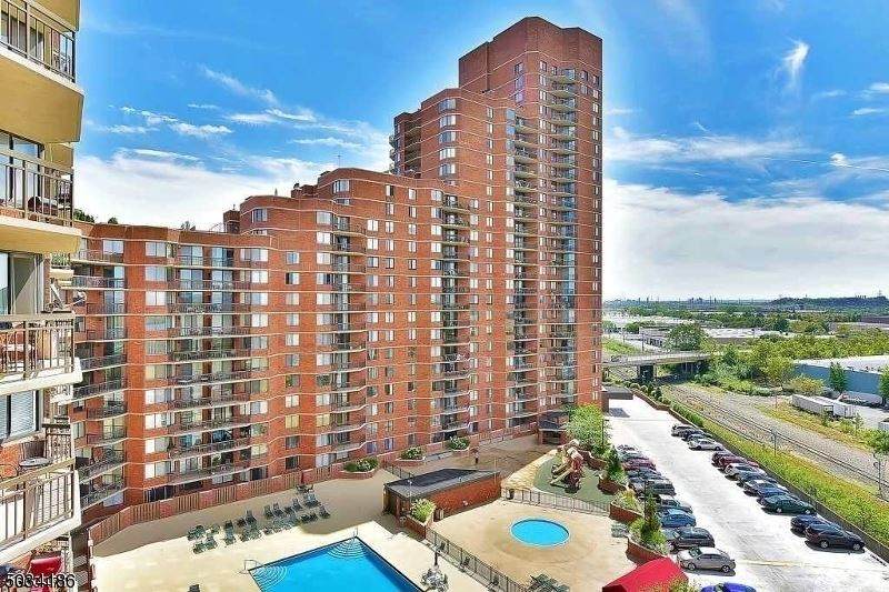 207 Harmon Cove Tower - Photo 1