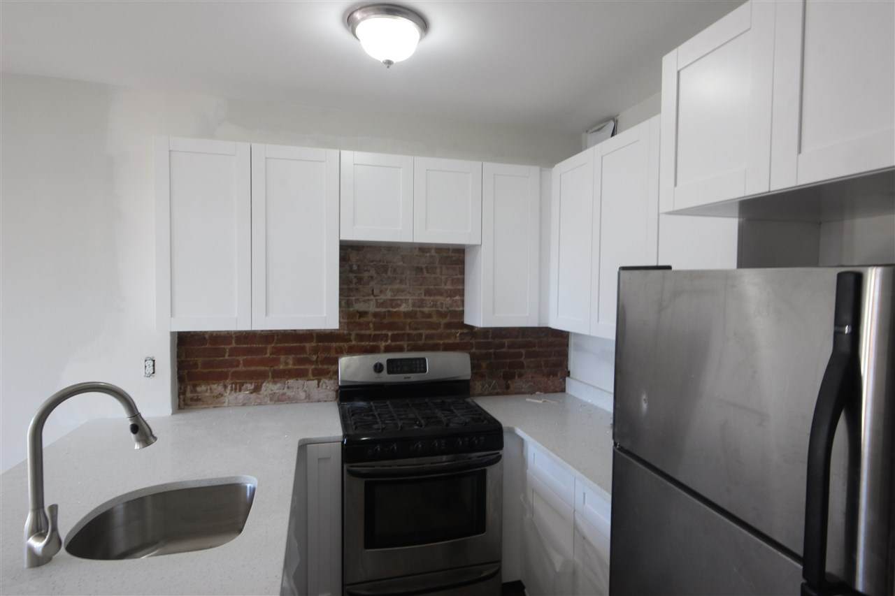 1115 Willow Ave - Photo 1