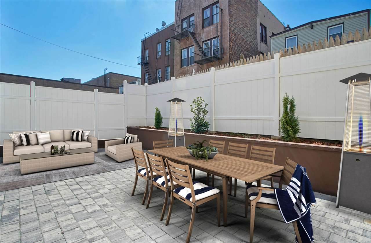 415 19TH ST - Photo 1