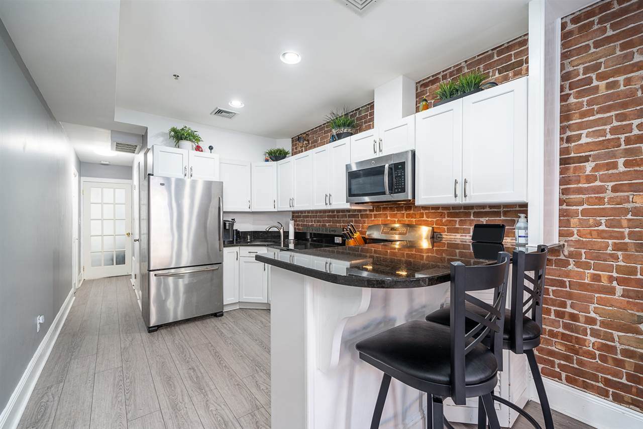 123 Willow Ave - Photo 1