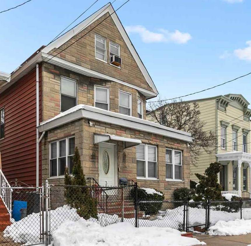 32 Pearsall Ave - Photo 1