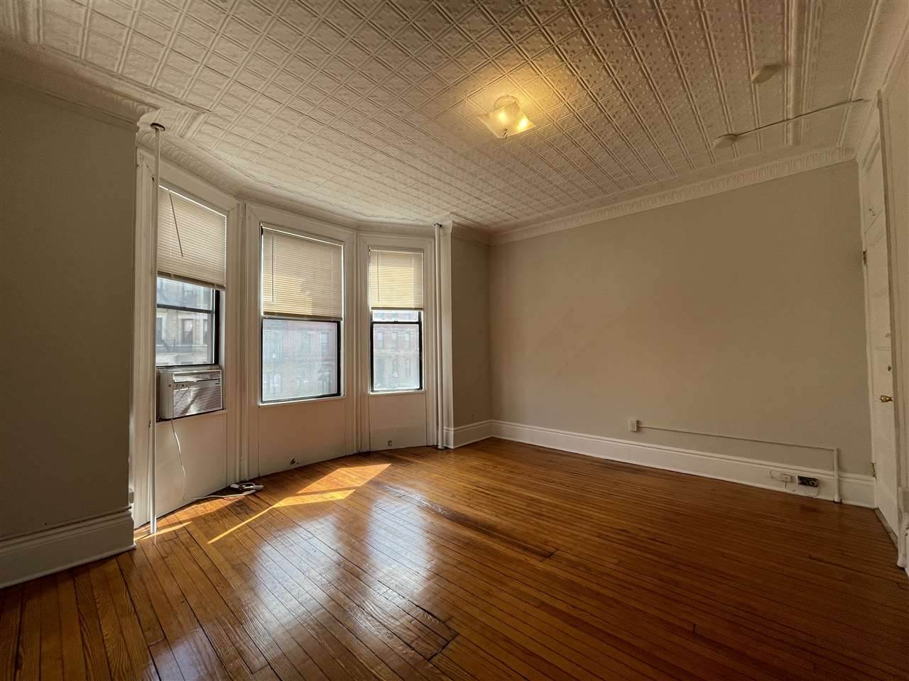 1124 Washington St - Photo 1