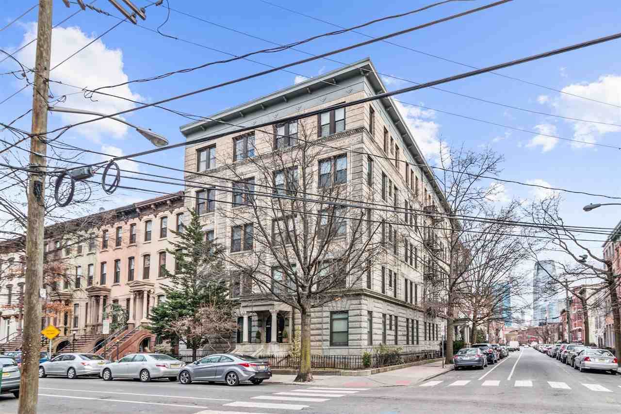 258 Barrow St - Photo 1