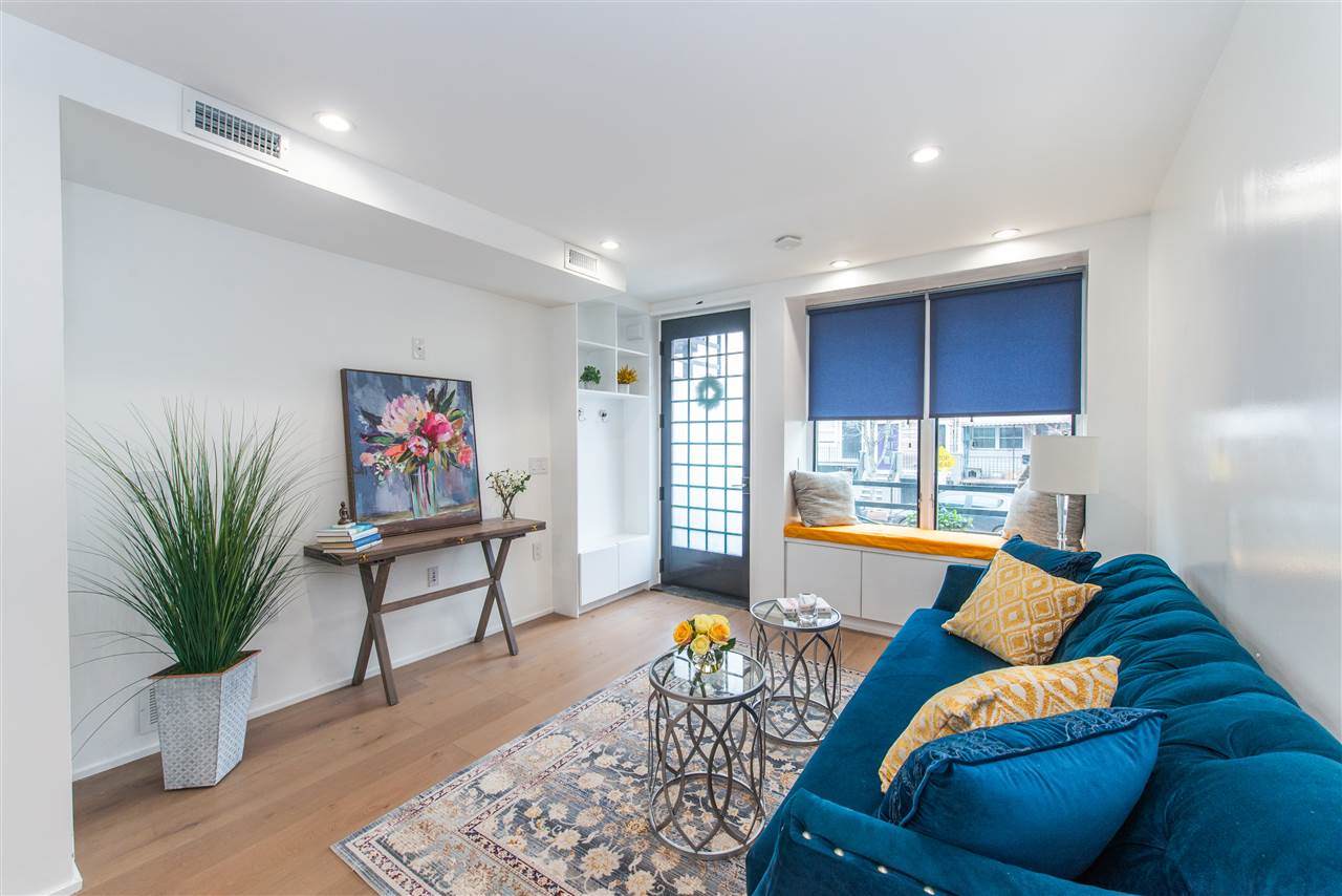 427.5 Monmouth St - Photo 1