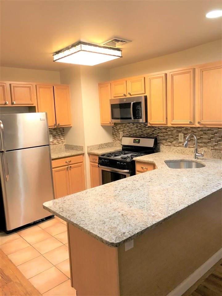 524 Bloomfield St - Photo 1