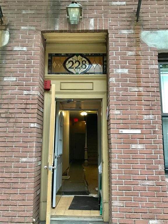 228 Bloomfield St - Photo 1