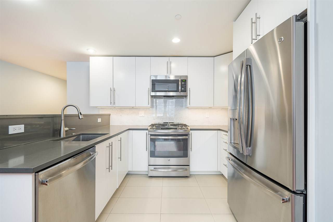 700 Grove St - Photo 1