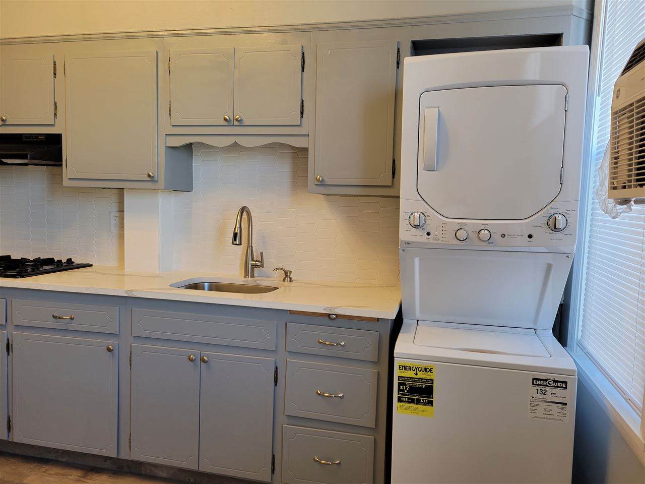 920 18TH ST - Photo 1