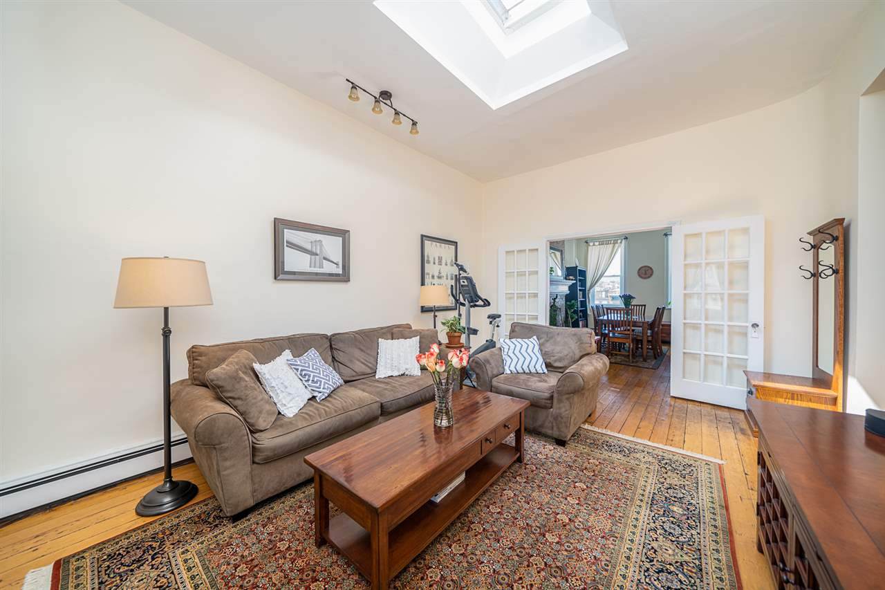 812 Washington St - Photo 1