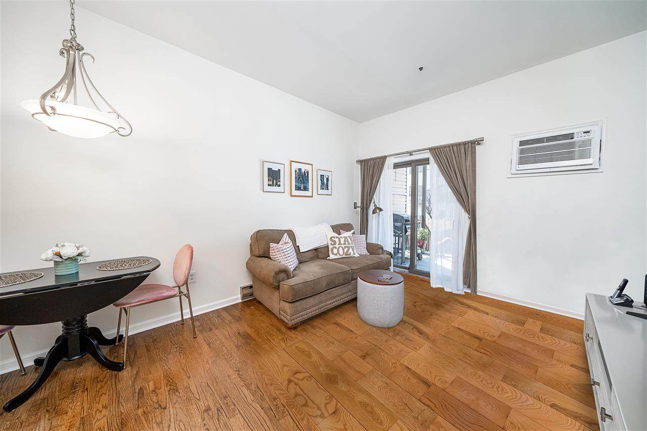 114 Monroe St - Photo 1