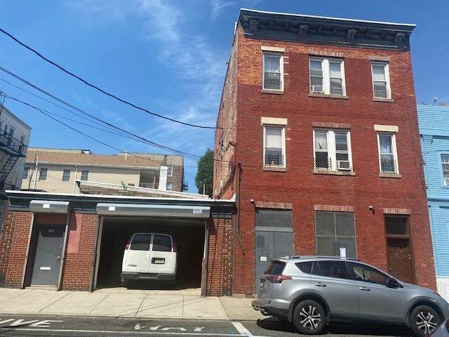 728-730 24TH ST - Photo 1