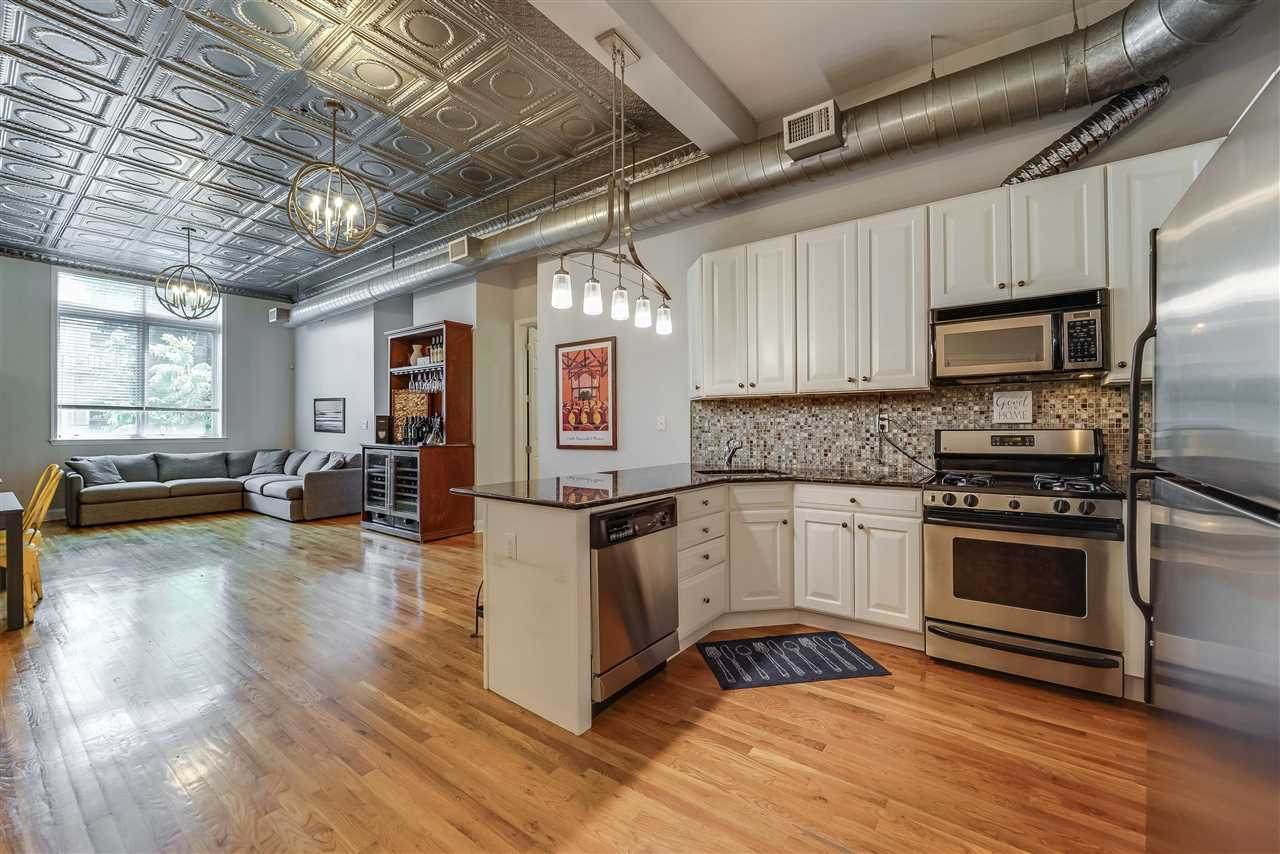 1023 Clinton St - Photo 1