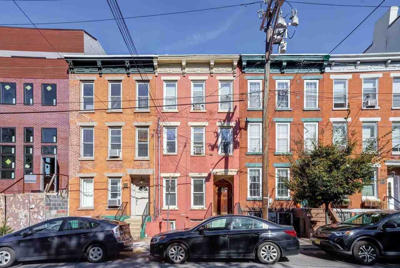 318 6TH ST - Photo 1