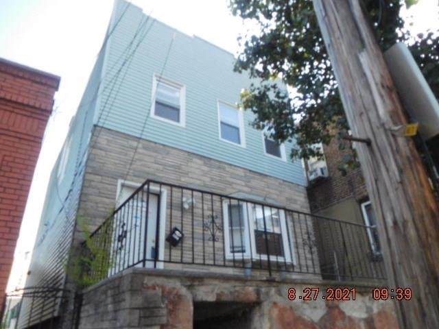 1208 Hillside Pl - Photo 1