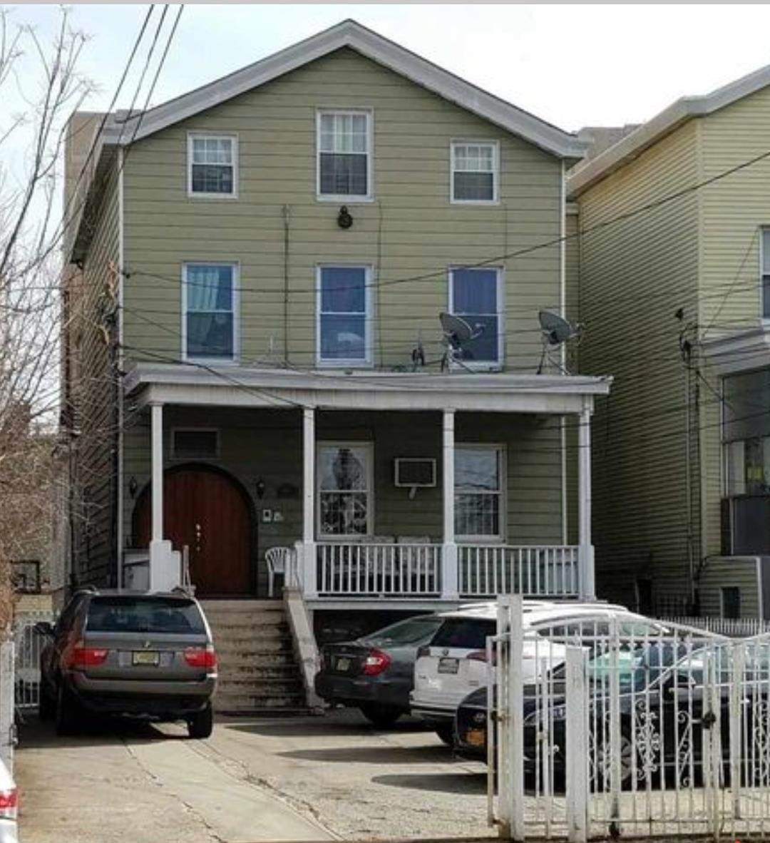 182 Summit Ave - Photo 1