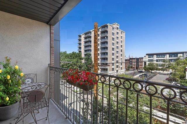 204 Jackson St - Photo 1