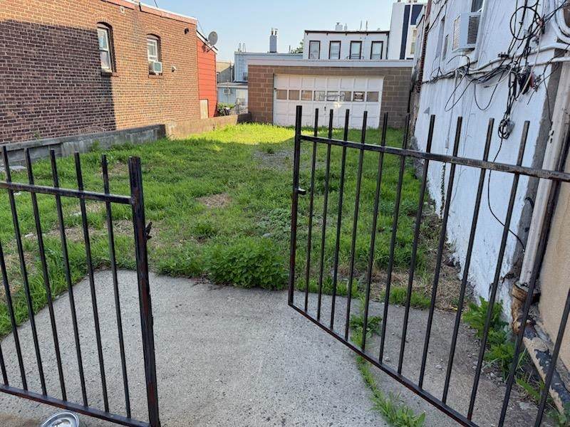 1204 Hillside Pl - Photo 1