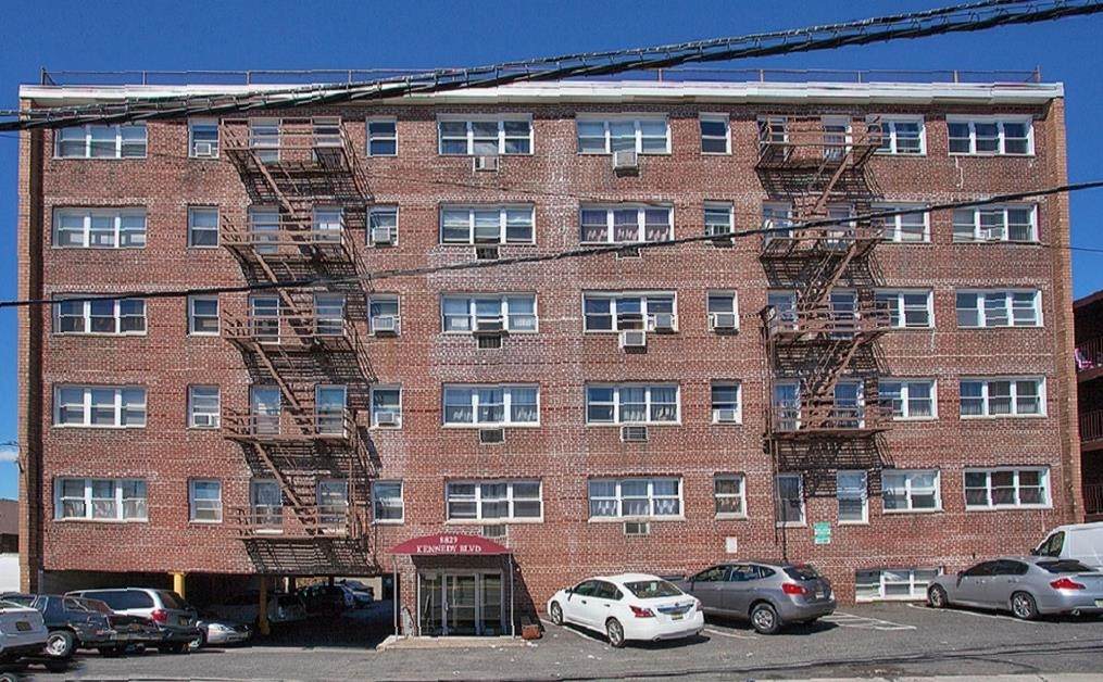 8829 Kennedy Blvd - Photo 1