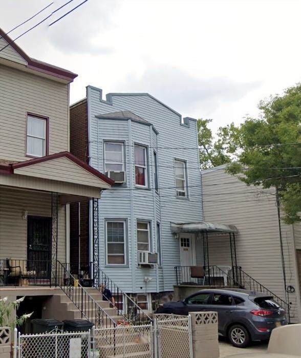 50 Montrose Ave - Photo 1