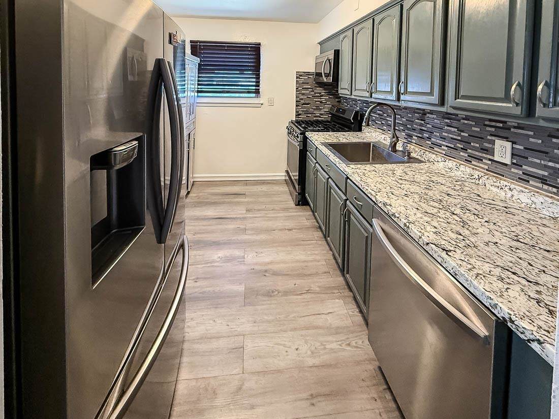 8 West Side Ave - Photo 1