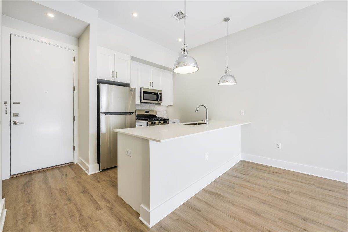 667-665 Grand St - Photo 1