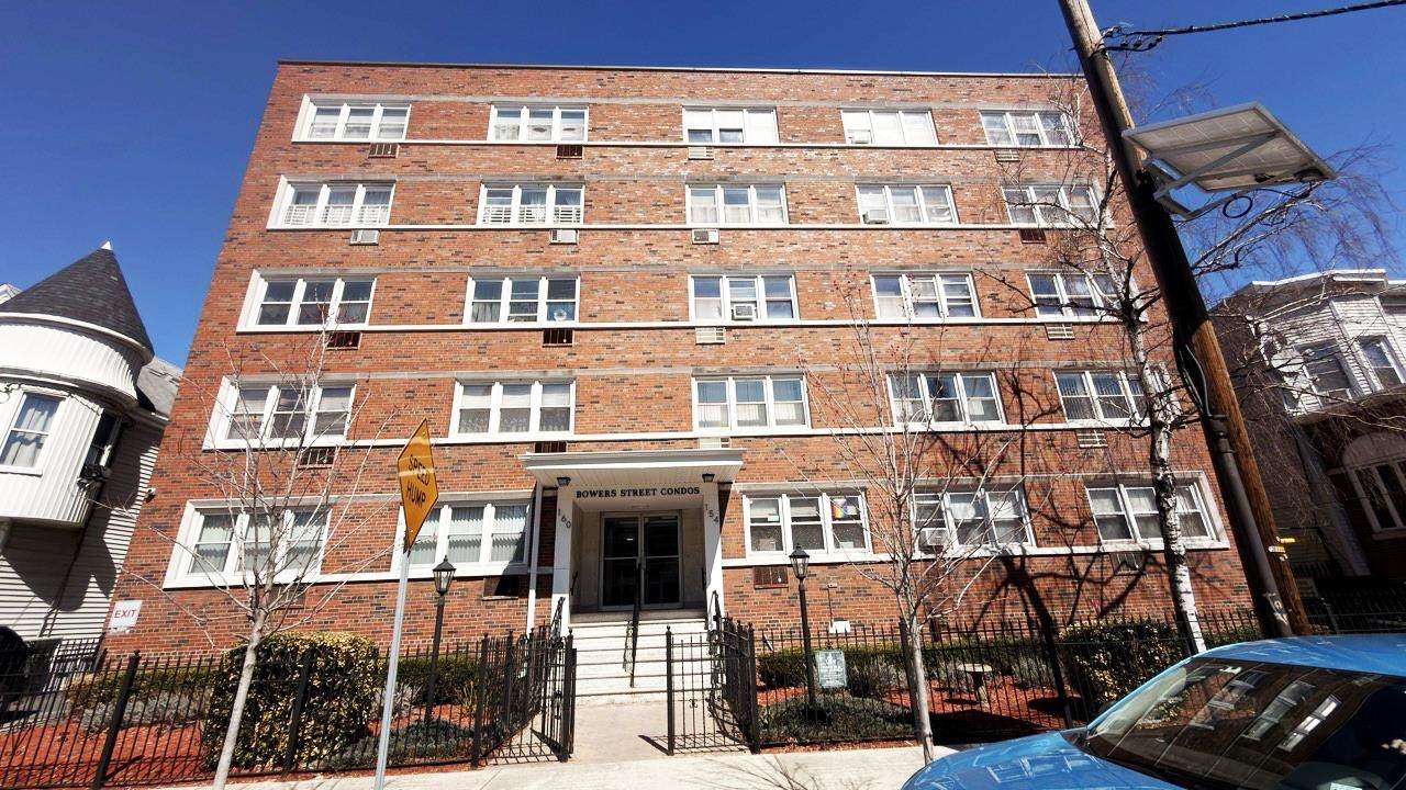 154 Bowers St - Photo 1