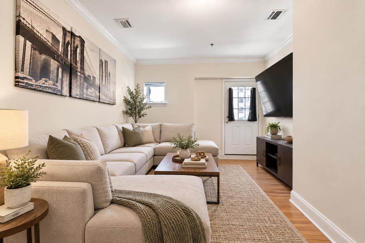 218 Jackson St - Photo 1