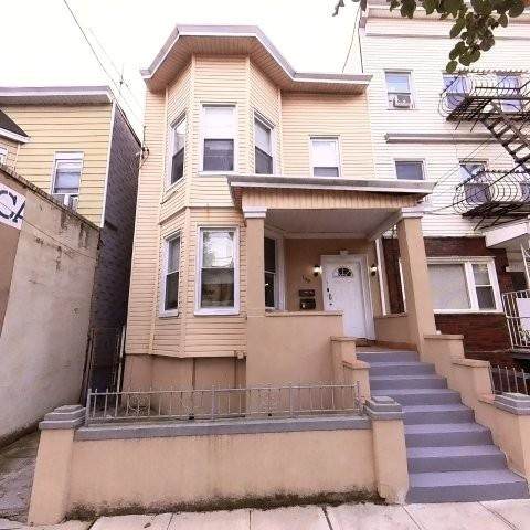 709 22ND ST - Photo 1