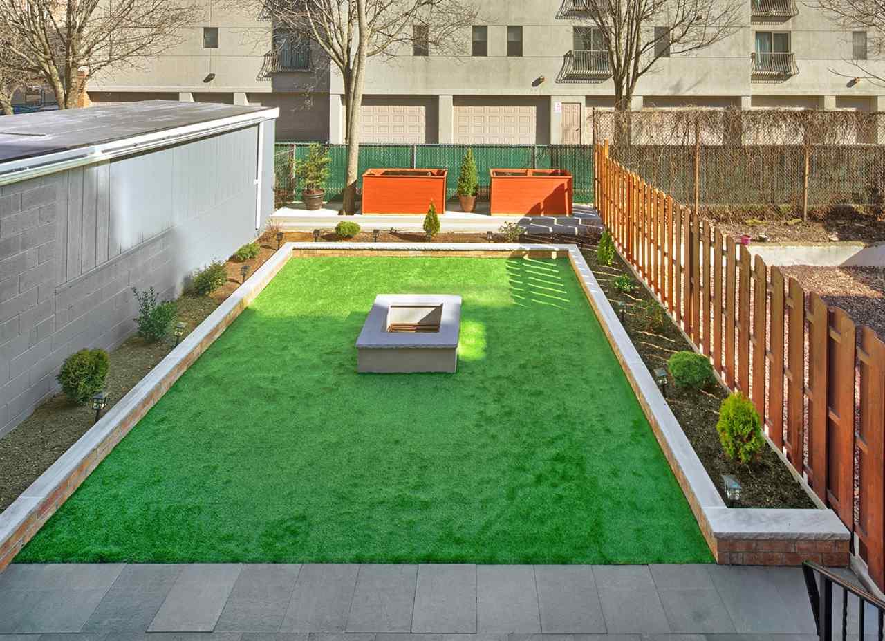 529 Adams St - Photo 1