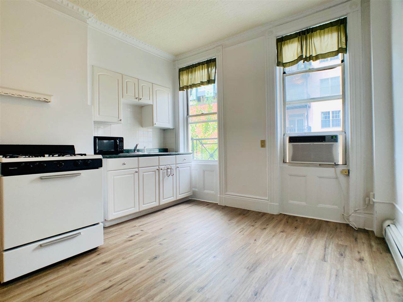 404 Adams St - Photo 1