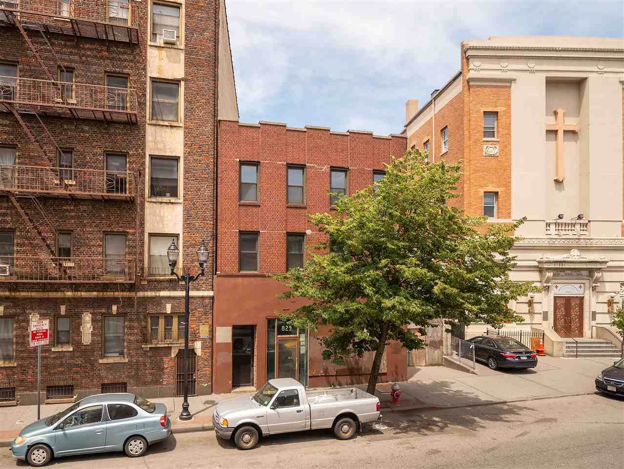 829 Bergen Ave - Photo 1