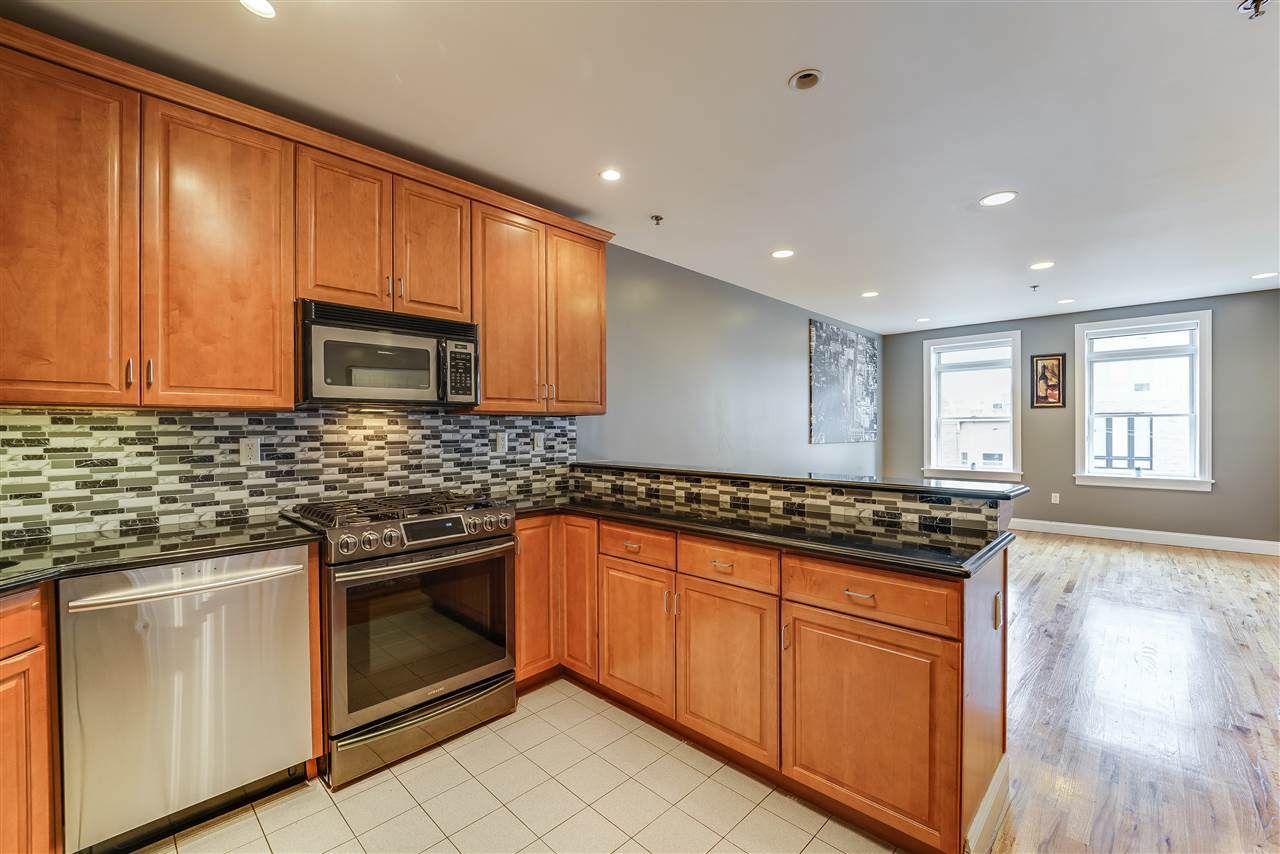 72 Monroe St - Photo 1