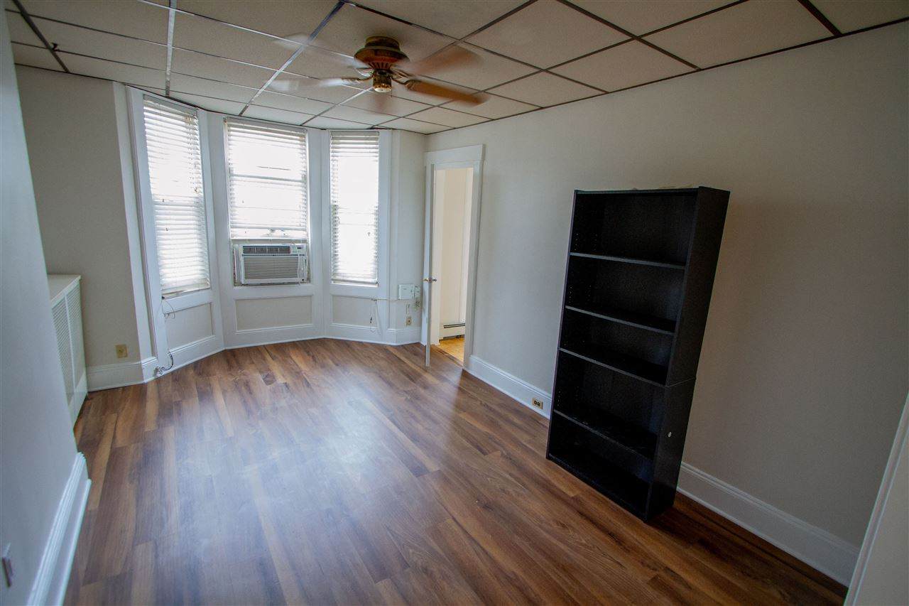 136 Sherman Ave - Photo 1