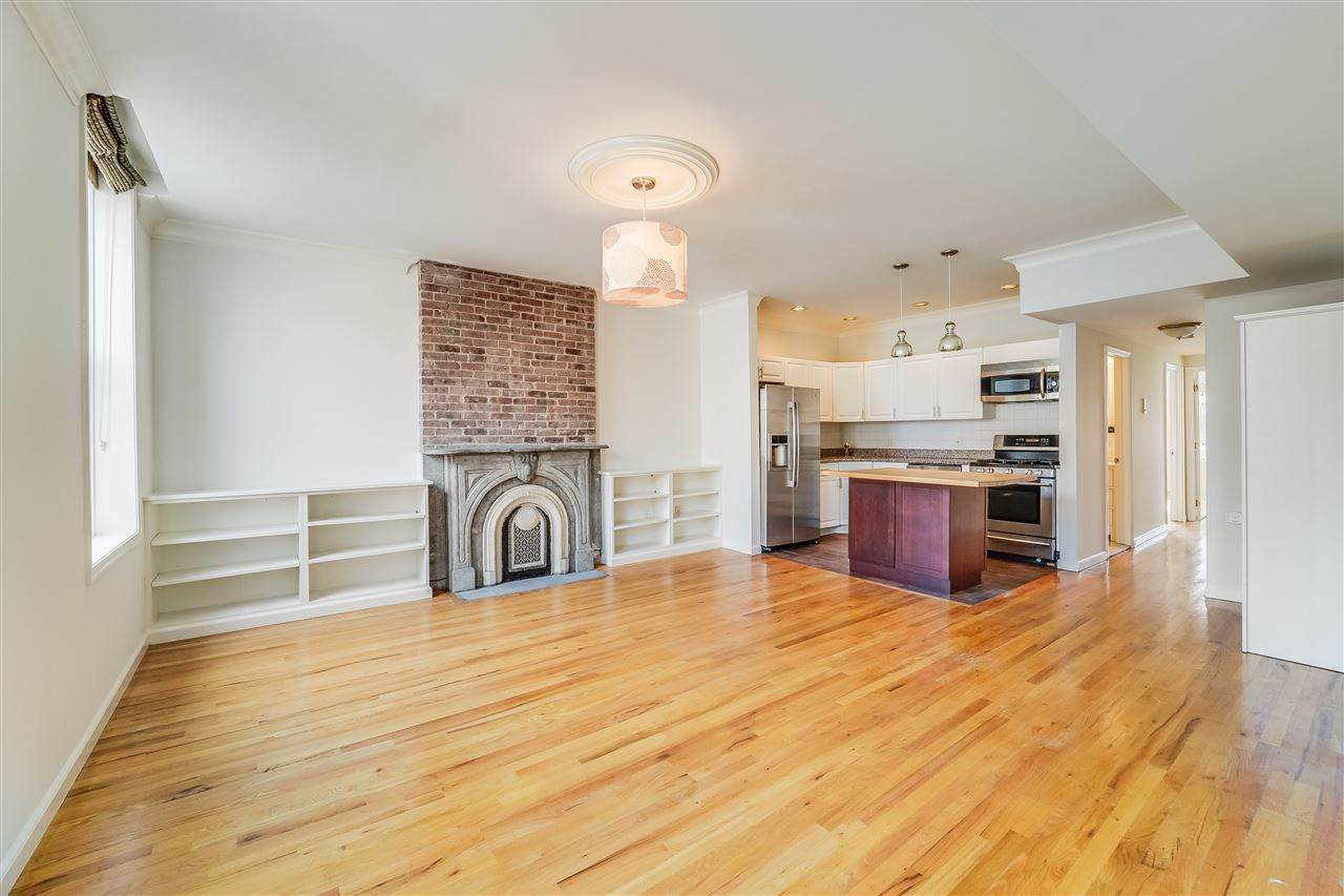 806 Washington St - Photo 1
