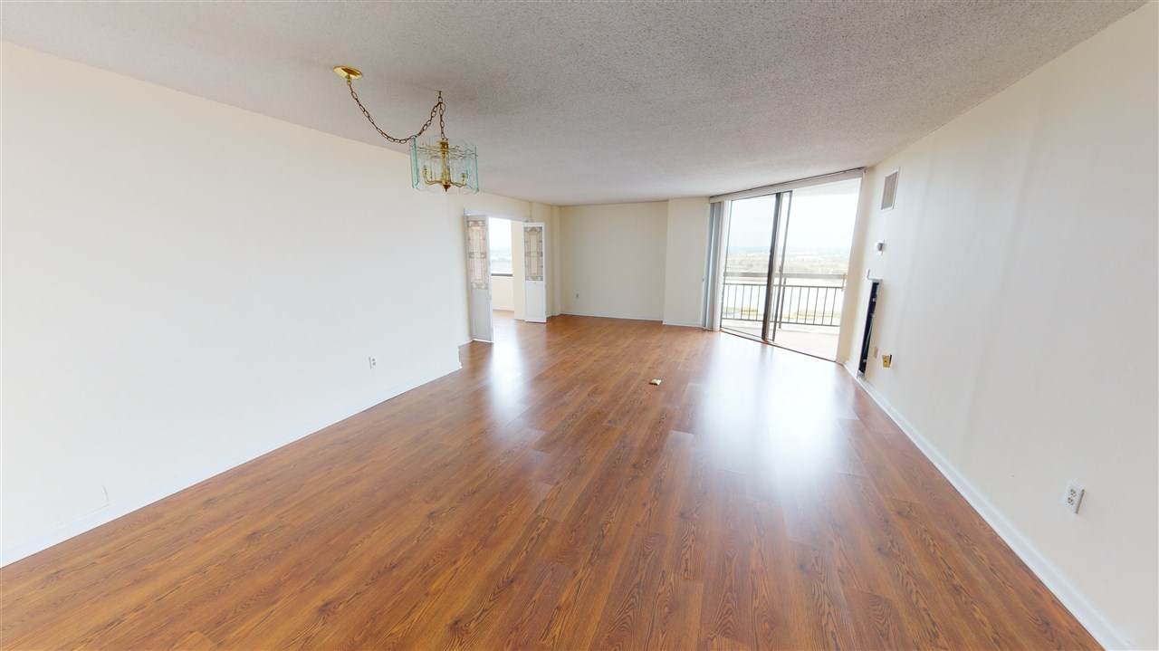 1338 Harmon Cove Tower - Photo 1