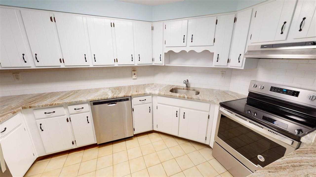 940 Harmon Cove Tower - Photo 1