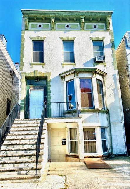 312 New York Ave - Photo 1