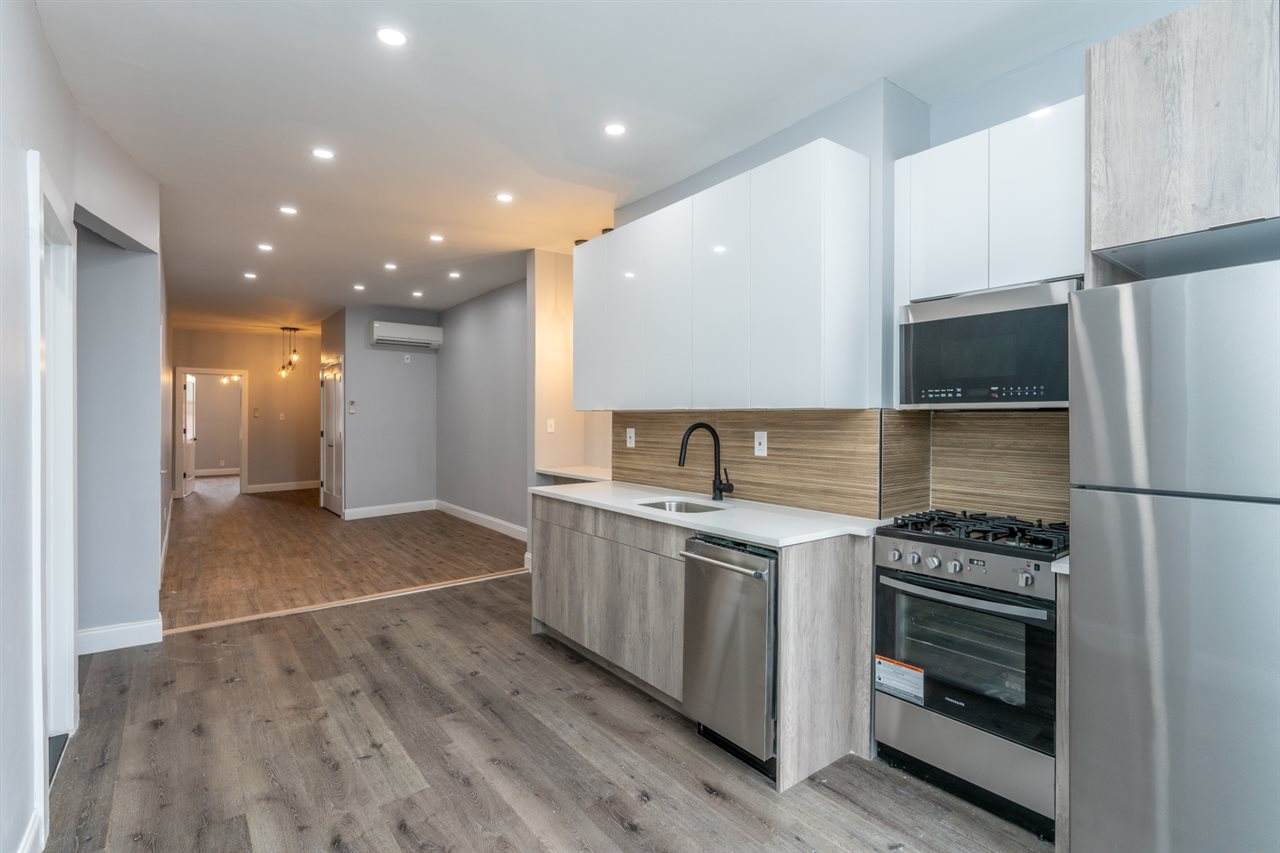 623 Willow Ave - Photo 1