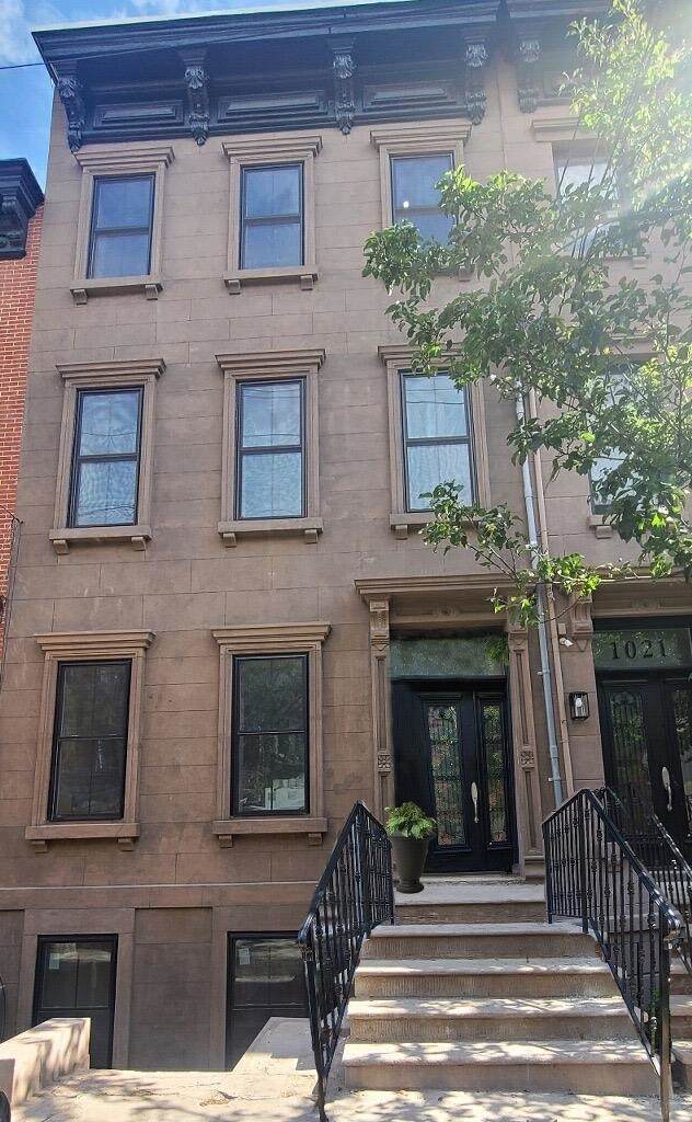 1023 Willow Ave - Photo 1