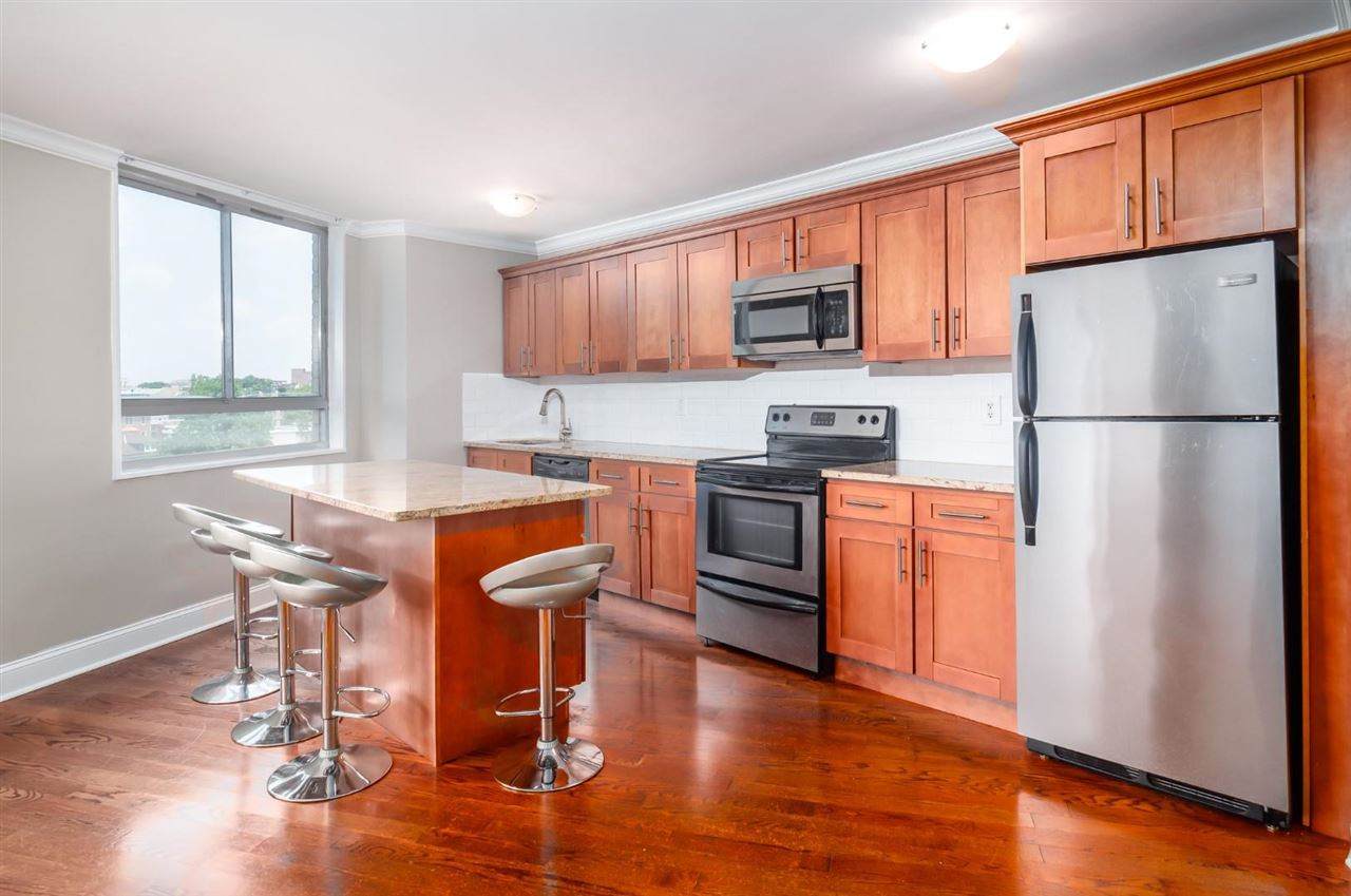 100 Manhattan Ave - Photo 1