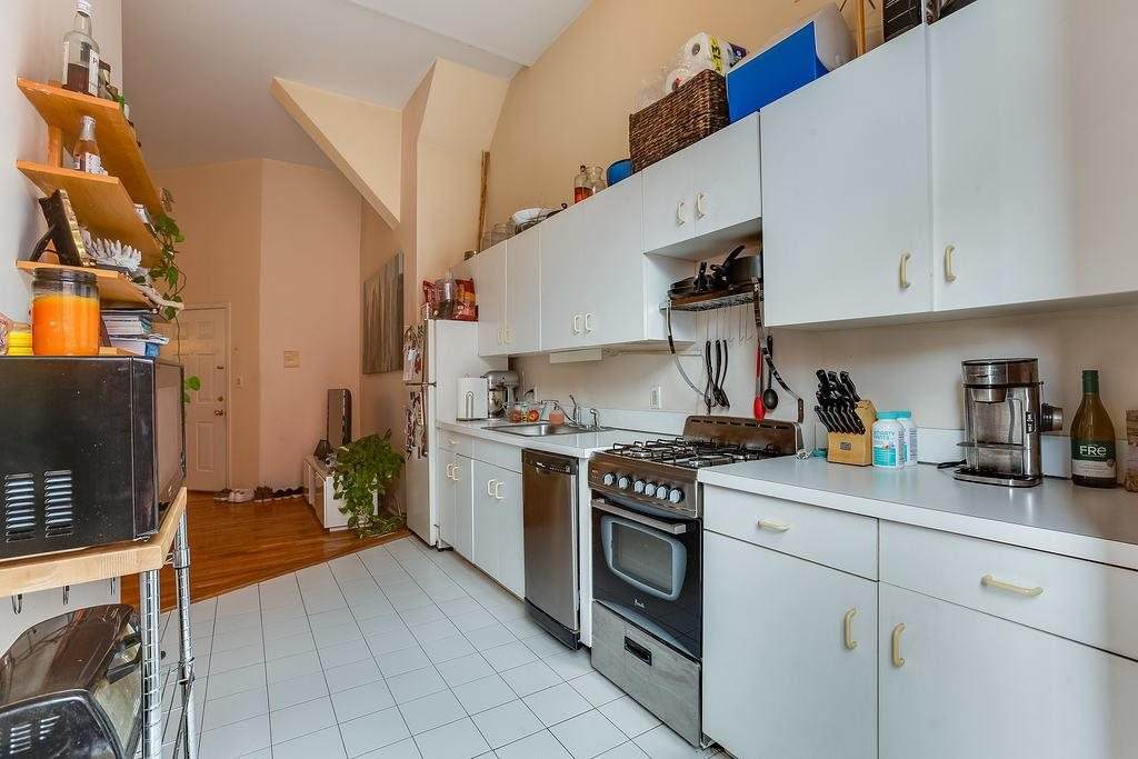 1015 Grand St - Photo 1