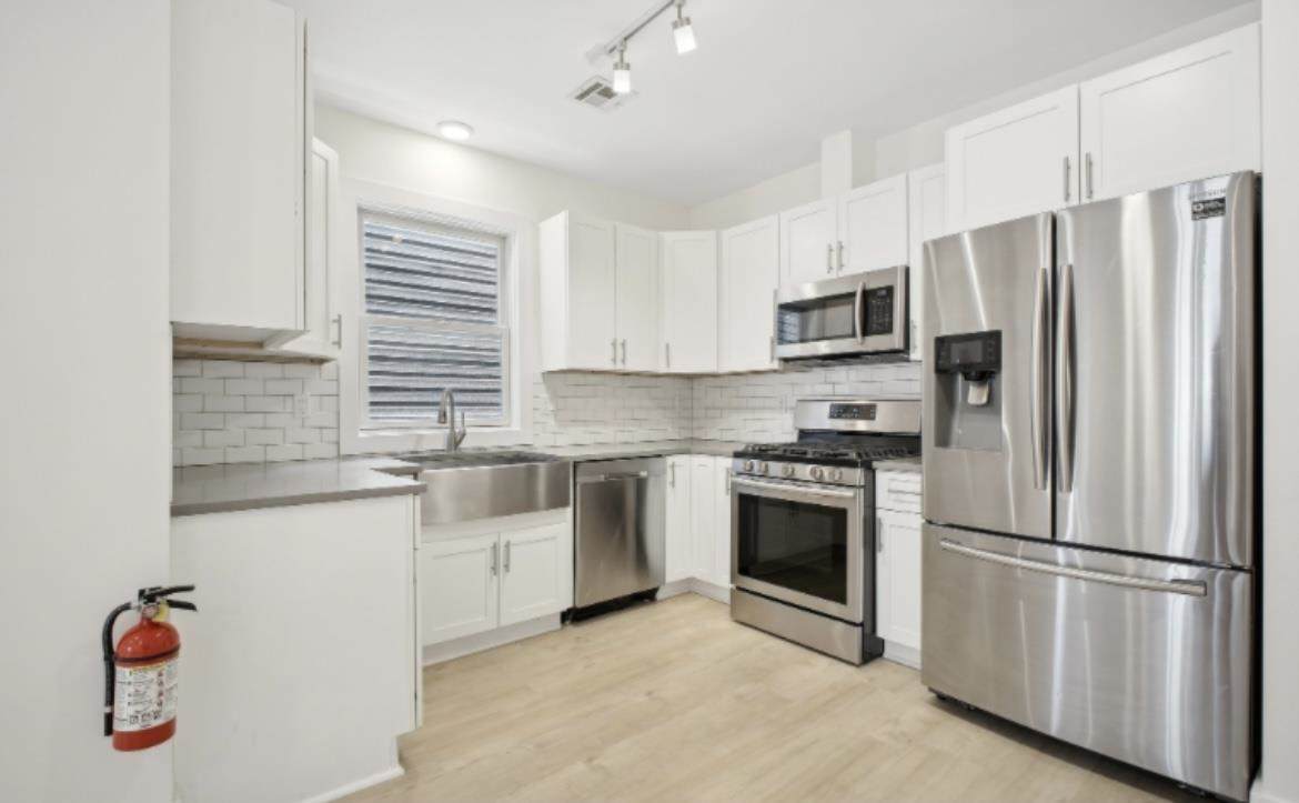 107 Laidlaw Ave - Photo 1